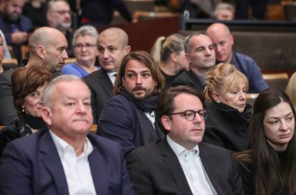 Niko Kranjčar u društvu majke Elvire na komemoraciji u Lisinskom.