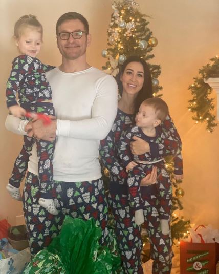 Stipe Miočić objavio je božićnu obiteljsku fotografiju
