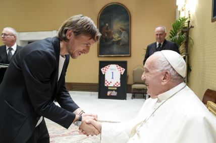 Papa i Luka Modrić.jpg